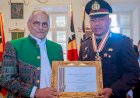 Anggota-Polri-Ipda-Fridus-Bere-Terima-Penghargaan-Medali-Kehormatan-dari-Presiden-Timor-Leste