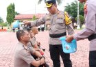 Upacara-Kenaikan-Pangkat-Periode-1-Januari-2025-di-Polres-Kupang-Diwarnai-Tradisi-Siraman-Air-Kembang