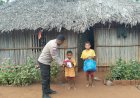 Aksi-Sosial Aiptu Charles-Maufani-Berikan-Bantuan-Seragam-Sekolah-kepada-Anak-Yatim-dan-Kurang-Mampu-di-Amfoang-Timur