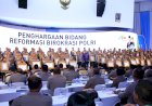 Menteri-Rini-Sampaikan-Apresiasi-Divisi-Humas-Polri-Atas-Penghargaan-Zona-Integritas