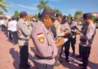 Unik,-Kapolres-Kupang-Dorong-Budaya-Aspiratif,-Bagikan-250-Lembar-Saran-dan-Komitmen-Anggota