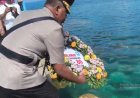 Penuh-Haru,-Polres-Kupang-Gelar-Tabur-Bunga-di-Laut-sebagai-Penghormatan-bagi-Para-Pahlawan