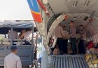 Pesawat-CN-295-Polri-Tiba-di-Bandara-Komodo,-Bawa-Bantuan-untuk-Korban-Gempa-Flores
