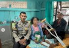 Senyum-Haru-Ibu-Dortea,-83-Tahun,-Saat-Terima-Kursi-Roda-Bantuan-Divisi-Humas-Polri
