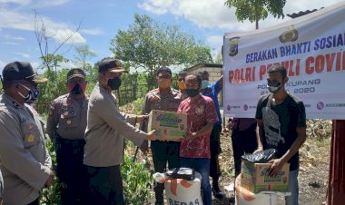 Lagi..!!-Kapolres-Kupang-dan-jajaran--melakukan--bagi-ratusan-paket-sembako