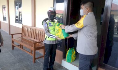 Kapolres-Kupang,-apresiasi-kinerja-anggota-dengan-memberikan-ratusan-paket-vitamin