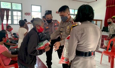 Kapolres-Kupang-Salurkan-Bantuan-Sosial-Bagi-Masyarakat-Tidak-Mampu-Peringati-Hari-Bhayangkara-ke-74