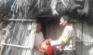 Jelang-Hari-Bhayangkara-ke-74--Polres-Kupang-Gencar-Bagikan--Sembako-Kepada-Masyarakat-Tidak-Mampu