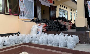 Keperdulian-Nyata-Polres-Kupang-dan-Jajaran-Bagikan-Sembako-Di-Pulau-Terluar