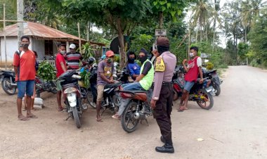 Bhabinkamtibmas--Polsek-Fatuleu--Sampaikan--Adaptasi-Kebiasaan-Baru