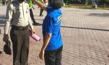 Cegah-Penyebaran-Covid-19-Seluruh-Personil-Polres-Kupang-Menjalani-Pengecekan-Suhu-Tubuh