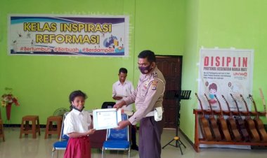 Motivasi-Siswa-Menjadi-Polisi-Cilik-Kanit-Dikmas-Berikan-Piagam-Penghargaan