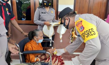 Kapolres-Kupang-Bangun-Dua-Unit--Rumah-Layak-Huni-Bagi-Lansia