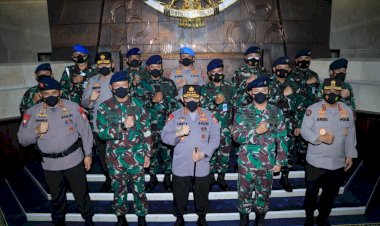 Kunjungi-KSAU,-Kapolri-Harap-Sinergitas-Dari-Atas-Hingga-Bawah-Tegakan-Displin-Prokes-Masyarakat