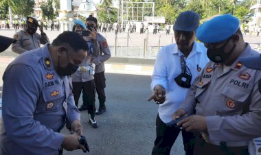 Propam-Polres-Kupang-Gelar-Pemeriksaan-Senjata-Api-Dinas