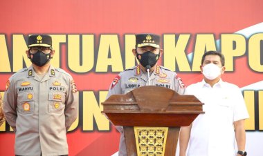 Kapolri-Serahkan-10-Iso-Tank-untuk-Indonesia-Antisipasi-Ketersediaan-Oksigen