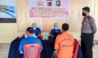 Kapolres-Kupang,-Berikan-Layanan-Vaksinasi-Untuk-Tahanan