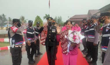 Hujan-Deras-Mengiringi-Upacara-Pelepasan-Akp-Simon-Seran