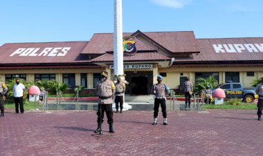 Tuhan-Tidak-Tidur,-Sebut-Kapolres-Kupang-Saat-Apel-Pertama-di-Tahun-2022