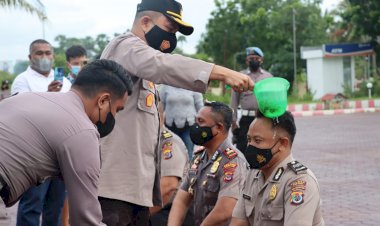 Kapolres-Kupang-Pimpin-Upacara-Kenaikan-Pangkat-80-Anggota-Polri-Polres-Kupang