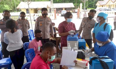 Kapolres-Kupang-Tinjau-Langsung-Grai-Vaksin-Presisi-Polsek-Takari