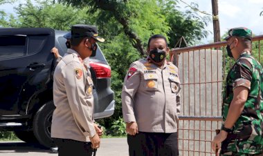 Tinjau-Vaksinasi-di-SD-Negeri-Tuadale,-Wakapolda-NTT-Berkesempatan-Melaporkan-Perkembangan-Penanganan-Covid-19-di-NTT-kepada-Presiden-RI