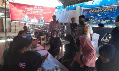 Wakapolres-Kupang-Pantau-Pelaksanaan-Vaksinasi-Serentak-Satu-Juta-Booster-di-Masjid-Babussalam-Oesao