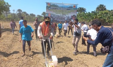 Kapolres-Kupang-Tanam-Jagung-Bersama-Gubernur--NTT