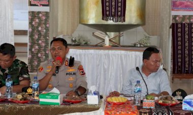 Kapolres-Kupang-Bersama-Bupati-Dan-Dandim-1604-Bertemu-Warga-Masyarakat-terdampak-Pembangunan-Bendungan-Tefmo-Manikin.