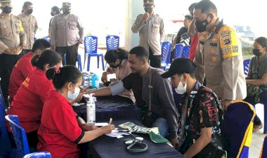 Kapolres-Kupang-Pantau-Langsung-Pelaksanaan-Vaksinasi-Massal--Mahasiswa -Unwira-Kupang