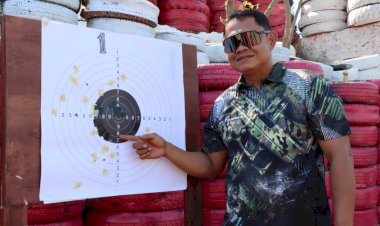 Peringati-Hari-Bhayangkara-ke-76-Polres-Kupang-Menggelar-Lomba-Menembak-Bersama-Jurnalis