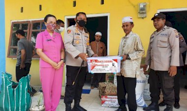 Kapolres-Kupang-Beserta-Ibu-Berikan-Batuan-Sembako-Ke-Pondok-Pesantren-Tarbiaytul-MU'Allafin