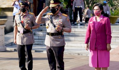 Beri-Penghormatan-ke-TMP-Kalibata,-Kapolri-Lanjutkan-Semangat-Pahlawan-Wujudkan-Indonesia-Emas