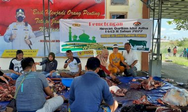 Rasakan-Idul-Adha-1443-H-Kapolres-Kupang-Potong-6-Ekor-Hewan-Qurban