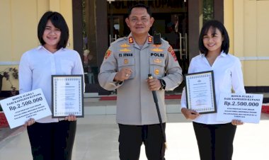 Kapolres-Kupang-Berikan-Bonus-dan-Piagam-Penghargaan-bagi-Dua-Polwan-Peraih-Juara-Lomba-Menembak