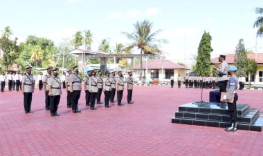 Pimpin-Sertijab-Enam-Pejabat--Baru-Polres,-Kapolres-Kupang-Tekankan-Jaga-Soliditas-!
