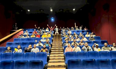 Nobar-Film-Sayap-Sayap-Patah,-Cara-Unik-Kapolres-Kupang-Rangkul-Anggotanya