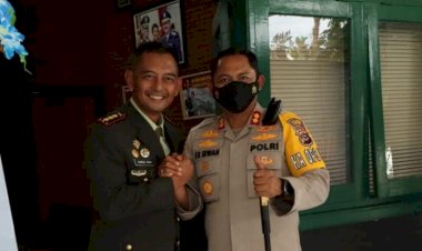 Tunjukan-Komitmen-Sinergitas,-Sepasukan-Tentara-Muda-Menerobos-Mako-Polres-Kupang.