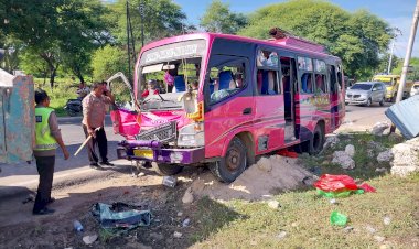 Bis-Arjuna-Tabrak-Mobil-Pick-Up,-Yanse-Mesak-meninggal-dunia-di-TKP