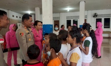 Senyum-Semringah-Anak-Anak--Panti-Asuhan-Menyambut-Kapolres-Kupang-dan-Ketua-Bhayangkari