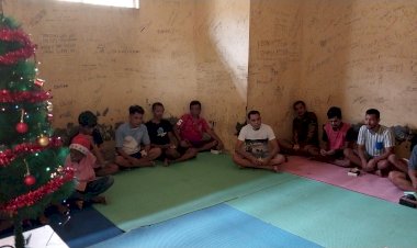 Di-Penghujung-Tahun,-Polres-Kupang-Beri-Layanan-Ibadah-Natal-Bersama-bagi-para-Tahanan