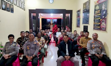 Kapolres-Kupang-Bersama-Pejabat-Utama-Polres-dan-Masyarakat--Nobar-Pagelaran-Wayang-Kulit-Wahyu-Makhutarama