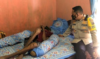 Disamping-Tempat-Tidur-Anggotanya-Yang-Sakit,-Kapolres-ini-Lantunkan-Doa-Mohon-Kesembuhan