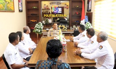 Memasuki-Tahapan-Pemilu-2024,-Ketua-KPUD-Kabupaten-Kupang-Silaturahmi-dengan-Kapolres-Kupang