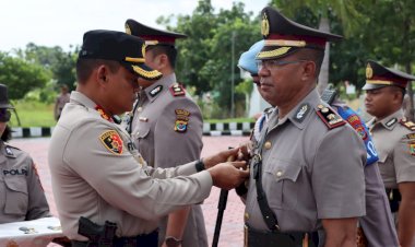 Polres-Kupang-Gelar-Upacara-Serah-Terima-Jabatan,-Kapolres-:-Lakukan-Pekerjaan-dengan-Keras,-Cerdas-dan-Ikhlas