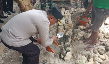 Kapolres-Kupang-Sumbang-Dua-Ratus-Sak-Semen-untuk-Menunjang-Kegiatan-Praja-Raksaka-Peduli-Rakyat-Korem-161/Wira-Sakti