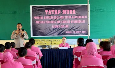 Hadiri-Tatap-Muka-Pembina,-Ketua-dan-Pengurus-dengan-Anggota-Bhayangkari-Cabang-Kupang,-Kapolres-Pesan-Hindari-Politik-Praktis