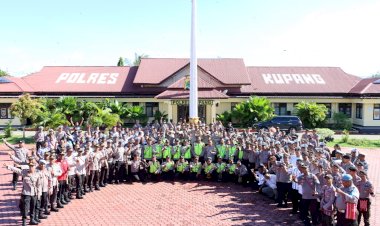 Sehari-Menjelang-Serah-Terima-Jabatan,-AKBP-FX.-Irwan-Pimpin-Apel-Pagi-Hingga-Gelar-Foto-Bareng-dengan-Seluruh-Anggota