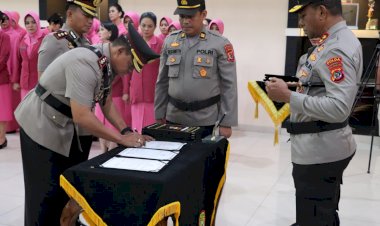 Jabatan-Kapolres-Kupang-Diserahterimakan,--AKBP-FX.-Irwan-Arianto,-S.I.K,-M.H--diganti-AKBP-Anak-Agung-Gde-Anom-Wirata,-S.I.K,-M.H