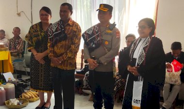 Kapolres--Kupang-Dampingi-Kapolda-NTT---Silaturahmi-Dengan-Jemaat-Marturia
